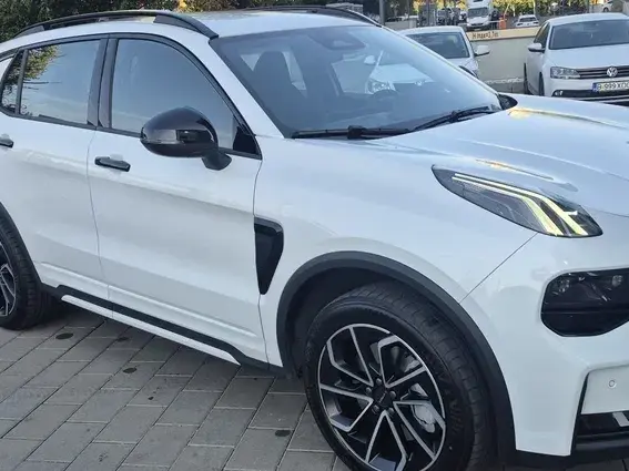 Lynk&Co 01