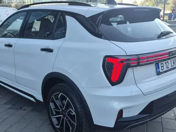Lynk&Co 01