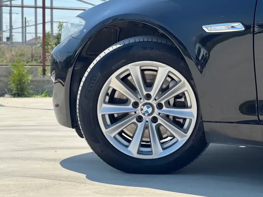 BMW Seria 5 F10/F11/F07 530d — imagine 5