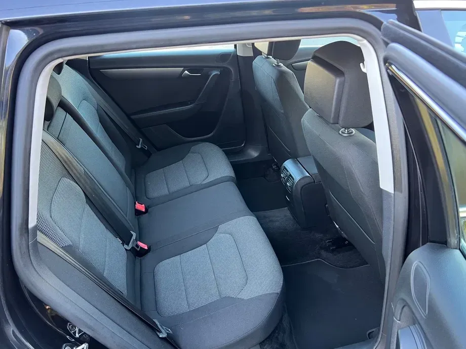 Volkswagen Passat 2.0 TDI Highline — imagine 10