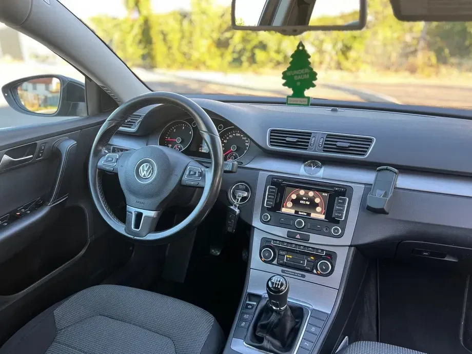Volkswagen Passat 2.0 TDI Highline — imagine 8
