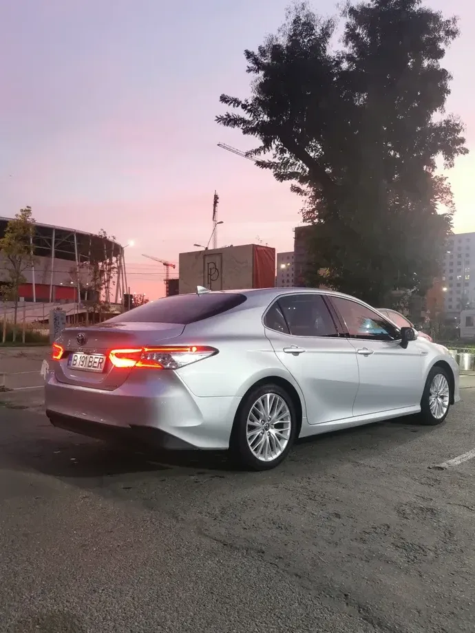Toyota Camry — imagine 2