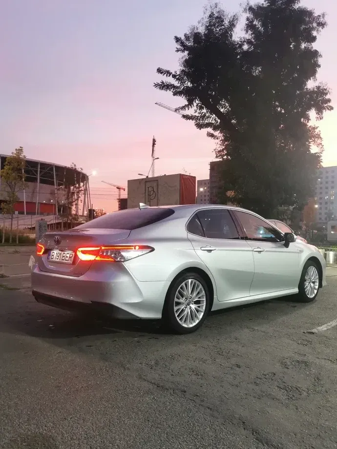 Toyota Camry — imagine 9