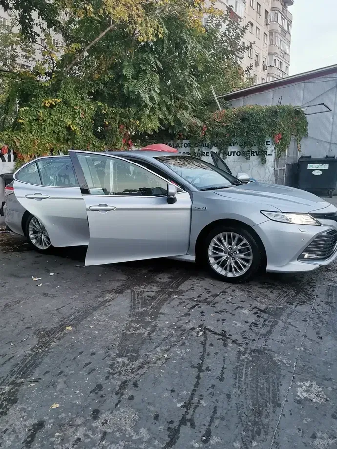 Toyota Camry — imagine 4