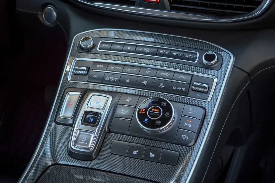 Hyundai Santa Fe IV 1.6 Plugin-Hybrid 4WD Signature — imagine 8
