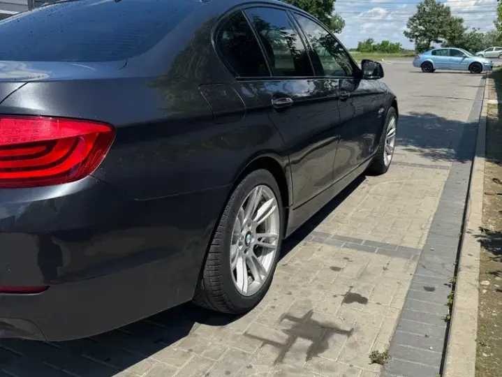 BMW Seria 5 F10/F11/F07 [2010 - 2017] 530d xDrive