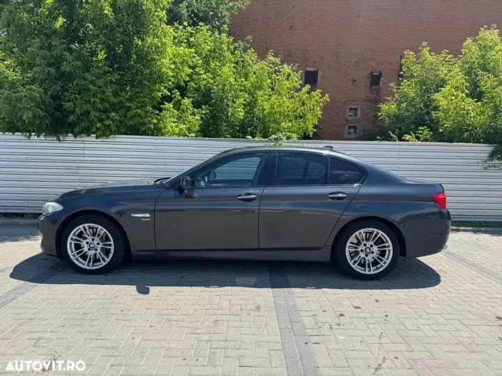 BMW Seria 5 F10/F11/F07 [2010 - 2017] 530d xDrive