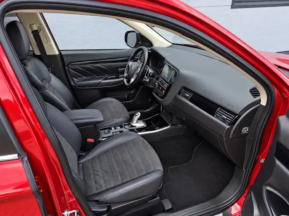 Mitsubishi Outlander — imagine 4