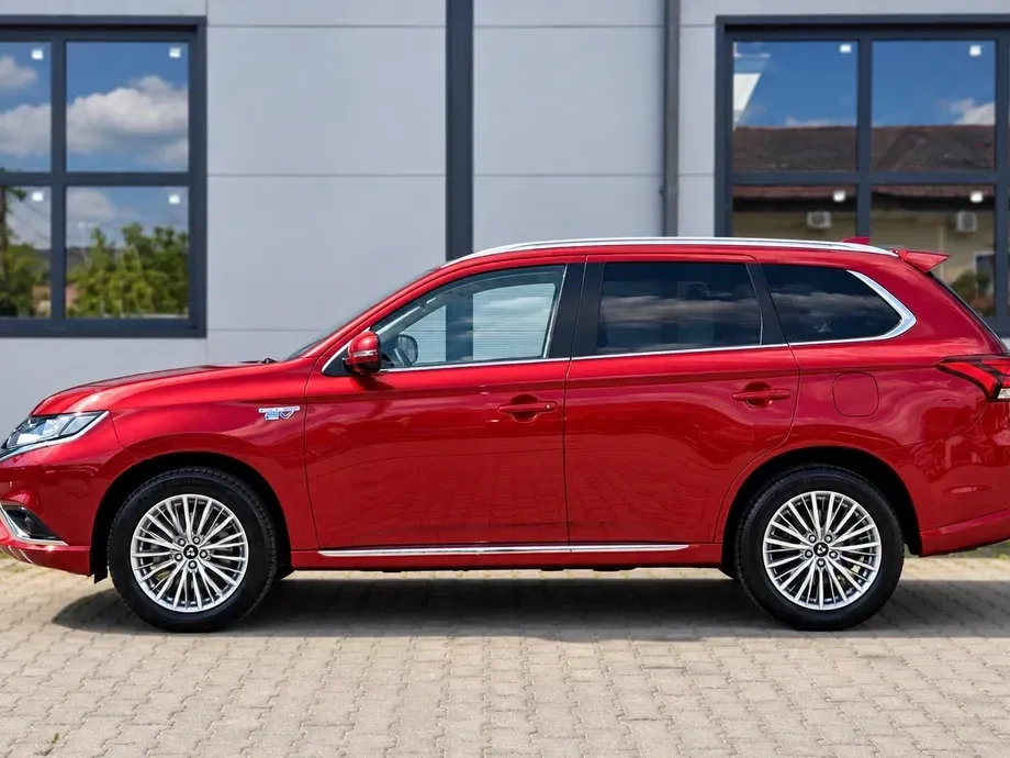 Mitsubishi Outlander — imagine 10