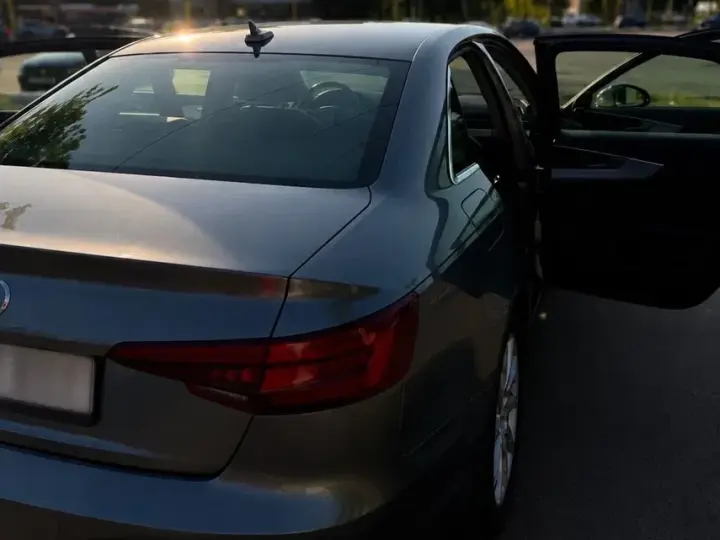 Audi A4 Limuzina B9