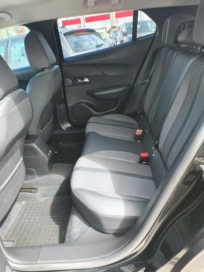 Peugeot 2008 II 1.5 BlueHDI 130 S&S EAT8 Allure — imagine 8