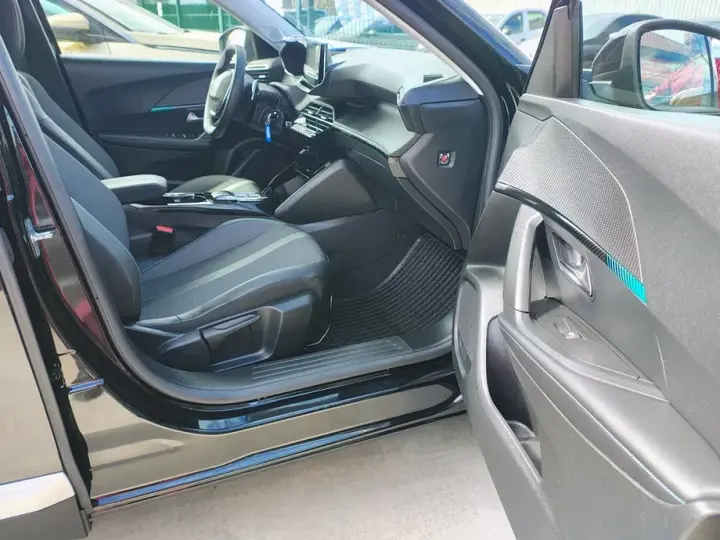 Peugeot 2008 II 1.5 BlueHDI 130 S&S EAT8 Allure