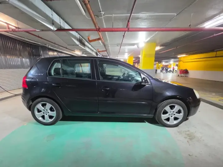 Volkswagen Golf V 1.6 Tour