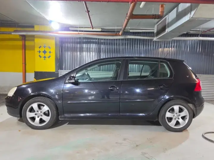 Volkswagen Golf V 1.6 Tour