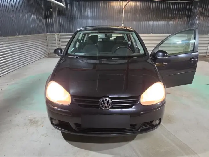 Volkswagen Golf V 1.6 Tour