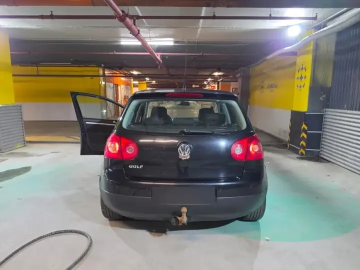 Volkswagen Golf V 1.6 Tour