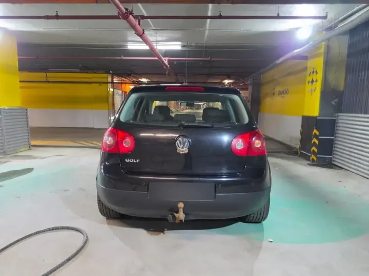 Volkswagen Golf V 1.6 Tour