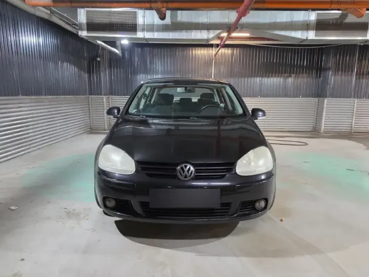 Volkswagen Golf V 1.6 Tour