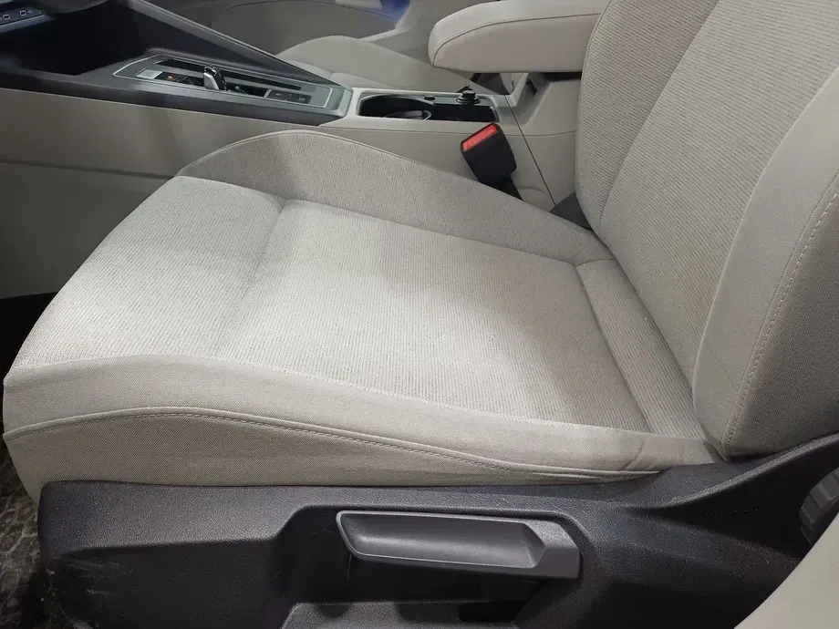 Volkswagen Golf VIII 1.0 eTSI MHEV 110CP DSG Life — imagine 9