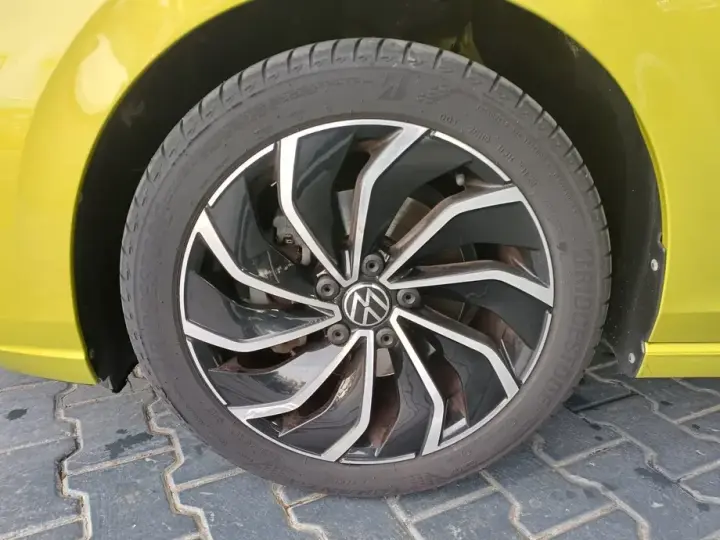 Volkswagen Golf VIII 1.0 eTSI MHEV 110CP DSG Life