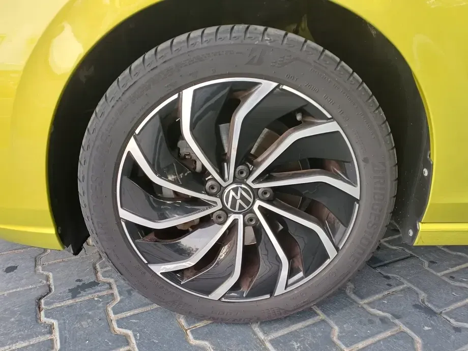 Volkswagen Golf VIII 1.0 eTSI MHEV 110CP DSG Life — imagine 4