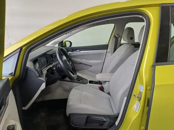 Volkswagen Golf VIII 1.0 eTSI MHEV 110CP DSG Life