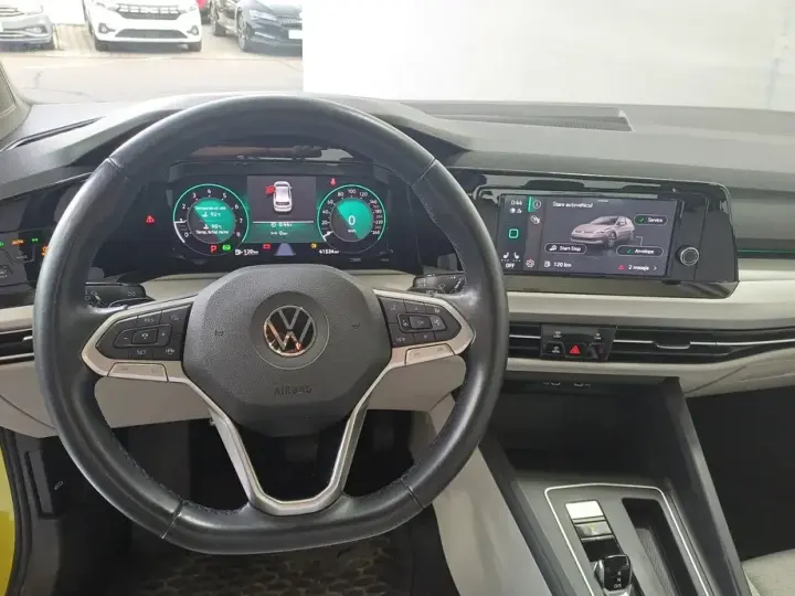 Volkswagen Golf VIII 1.0 eTSI MHEV 110CP DSG Life