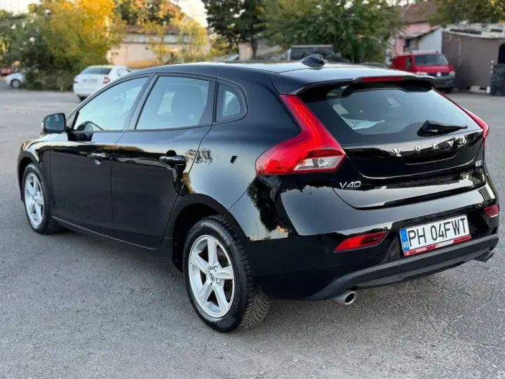 Volvo V40 II