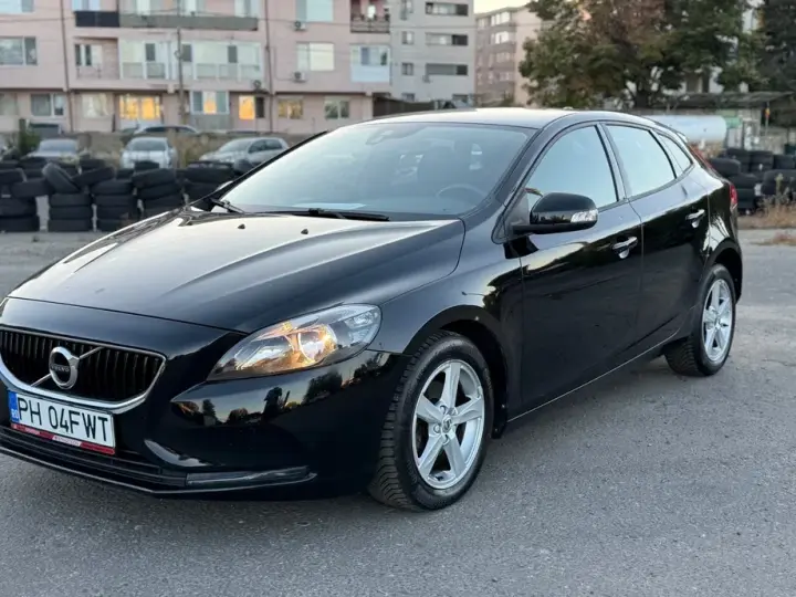 Volvo V40 II