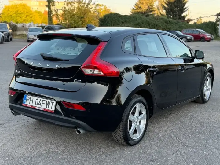 Volvo V40 II