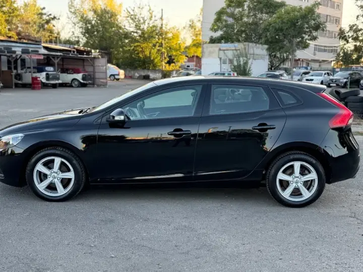 Volvo V40 II
