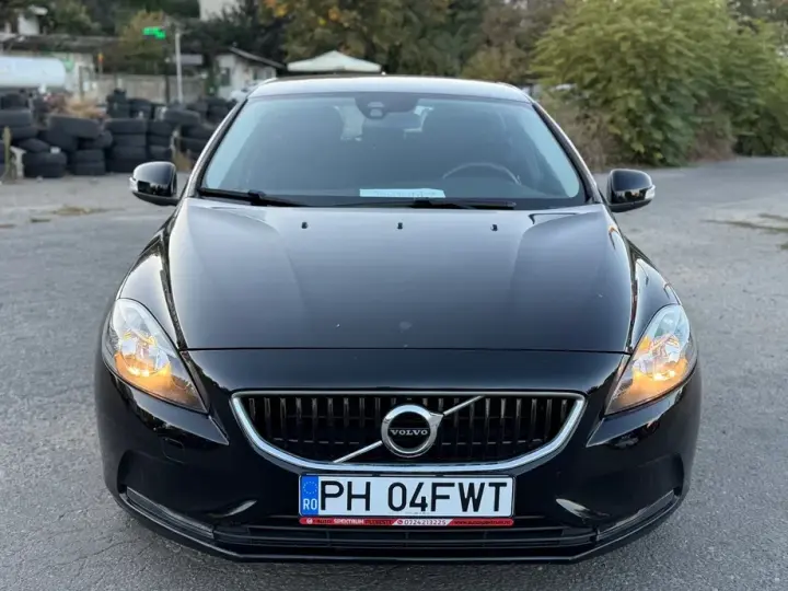 Volvo V40 II