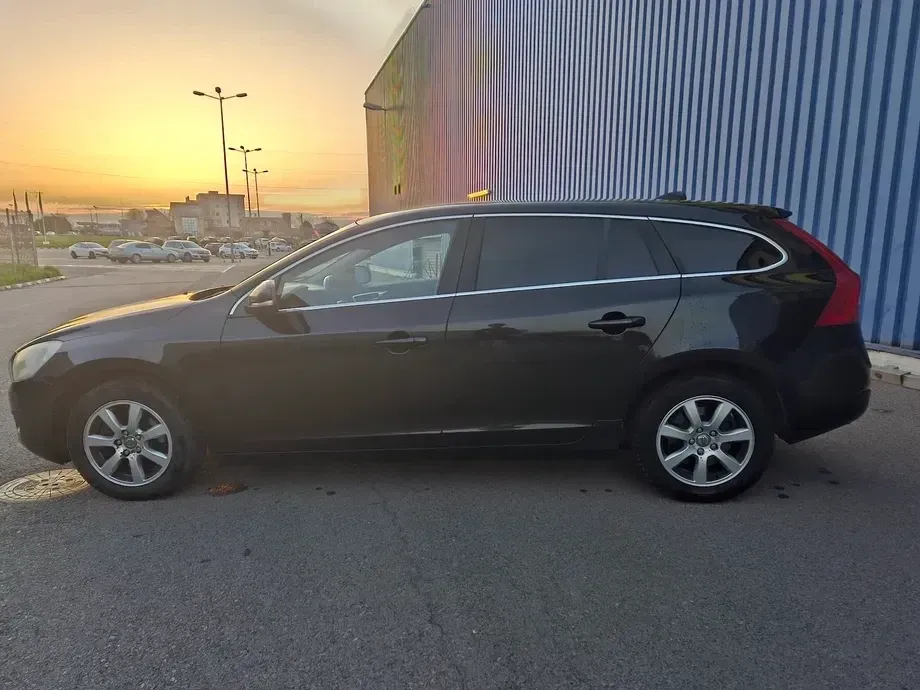 Volvo V60 I DRIVe Start-Stop Momentum — imagine 4