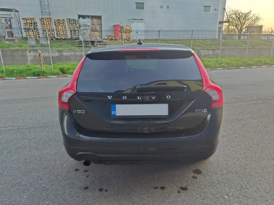 Volvo V60 I DRIVe Start-Stop Momentum — imagine 5