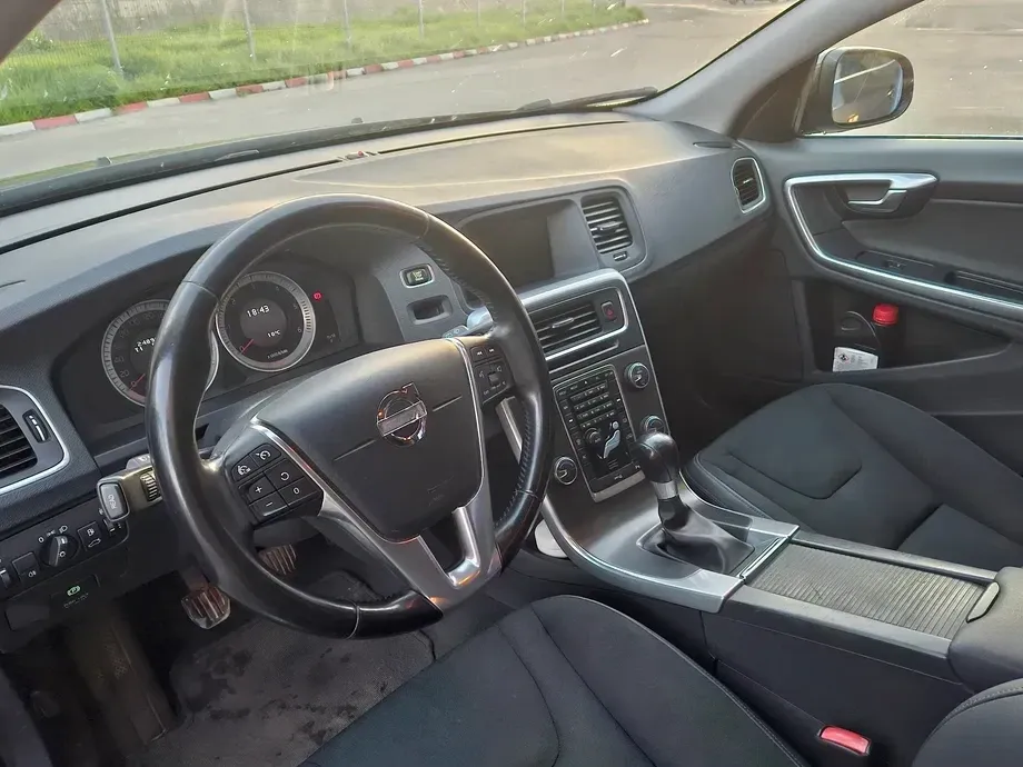 Volvo V60 I DRIVe Start-Stop Momentum — imagine 9