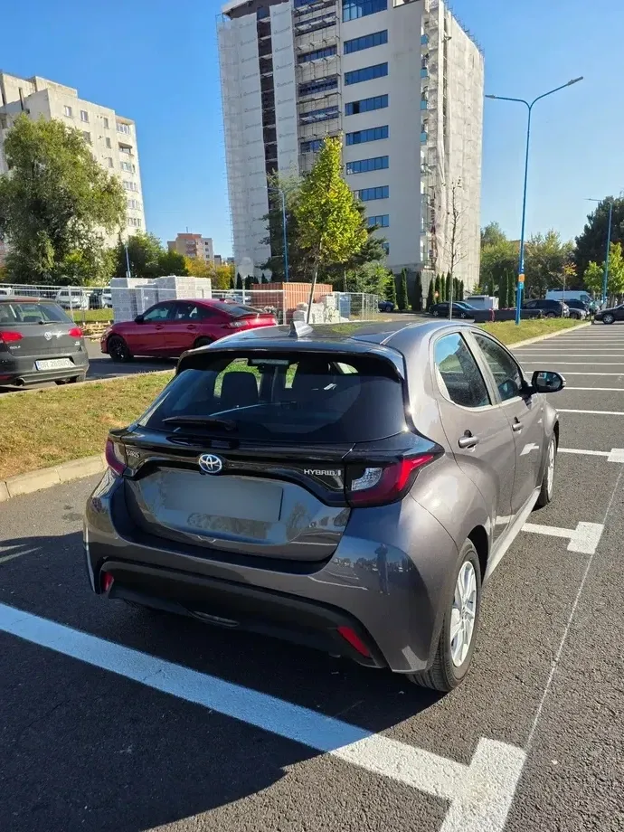 Toyota Yaris 1.5 VVT-i HSD Dynamic Bi-tone — imagine 7