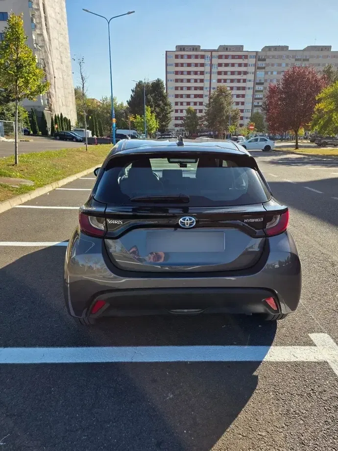 Toyota Yaris 1.5 VVT-i HSD Dynamic Bi-tone — imagine 8