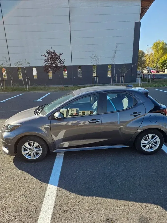 Toyota Yaris 1.5 VVT-i HSD Dynamic Bi-tone — imagine 5