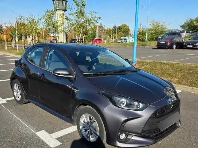 Toyota Yaris 1.5 VVT-i HSD Dynamic Bi-tone