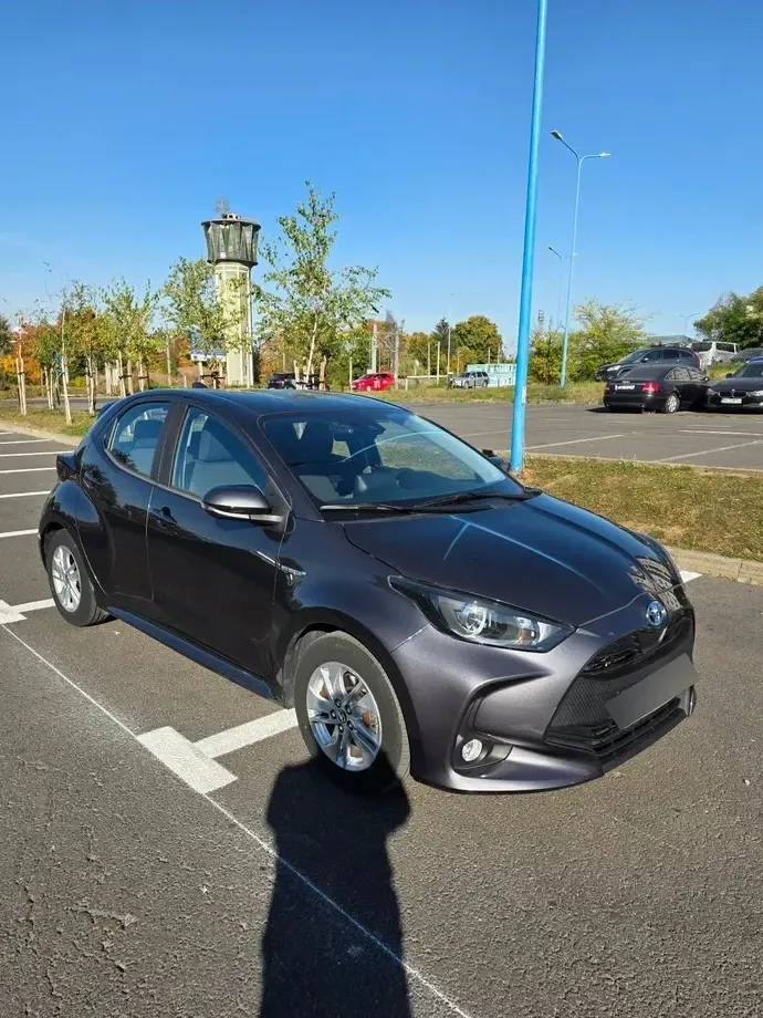 Toyota Yaris 1.5 VVT-i HSD Dynamic Bi-tone — imagine 6