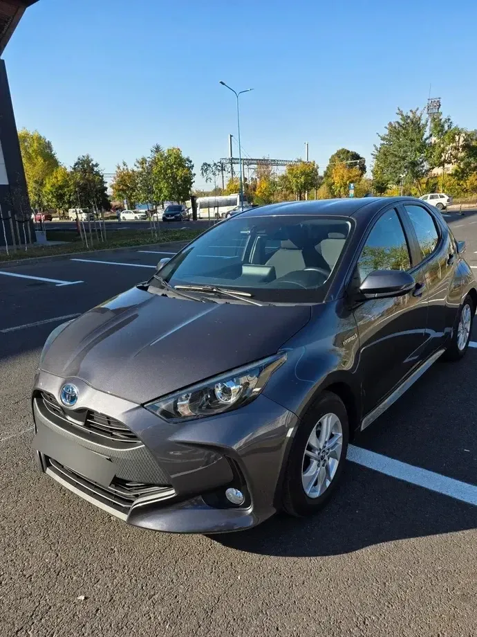 Toyota Yaris 1.5 VVT-i HSD Dynamic Bi-tone — imagine 4