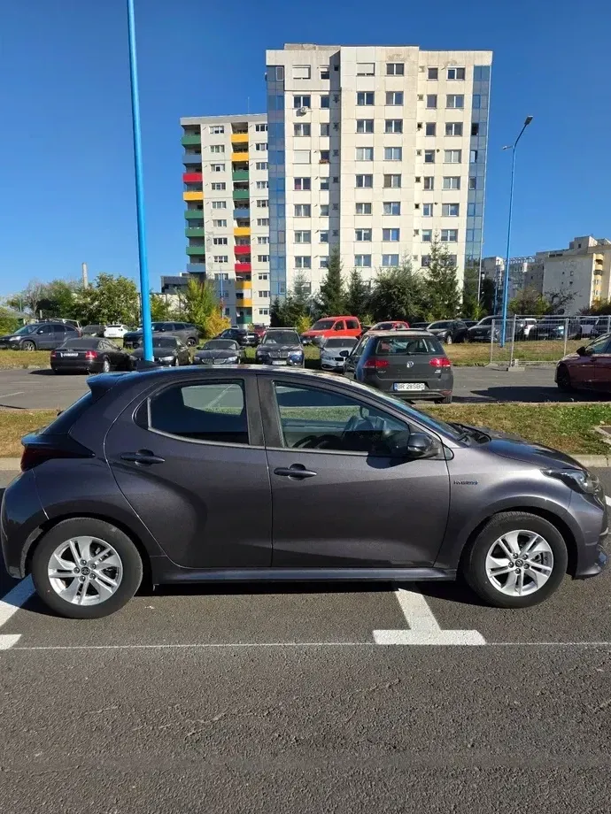 Toyota Yaris 1.5 VVT-i HSD Dynamic Bi-tone — imagine 10