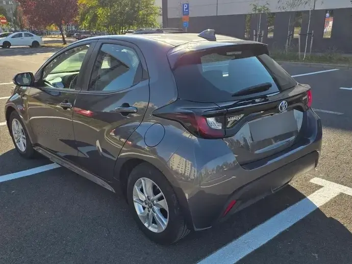 Toyota Yaris 1.5 VVT-i HSD Dynamic Bi-tone