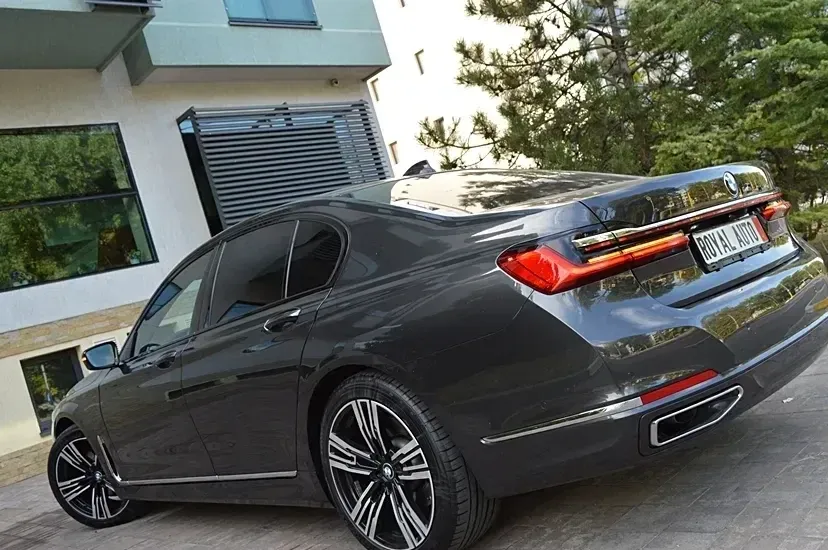 BMW Seria 7 G11/G12 730d xDrive — imagine 7