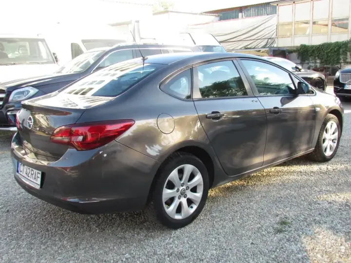 Opel Astra J