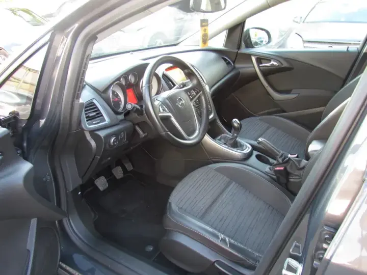 Opel Astra J
