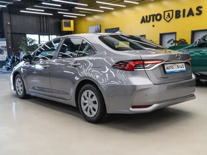 Toyota Corolla XII 1.8 HSD Business