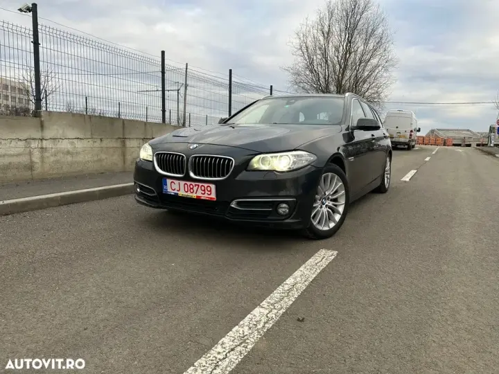 BMW Seria 5 F10/F11/F07 [2010 - 2017] 520d xDrive Aut. Luxury Line