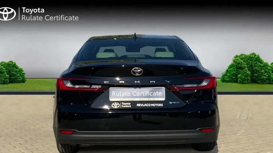 Toyota Camry 2.5 HEV Luxury — imagine 7