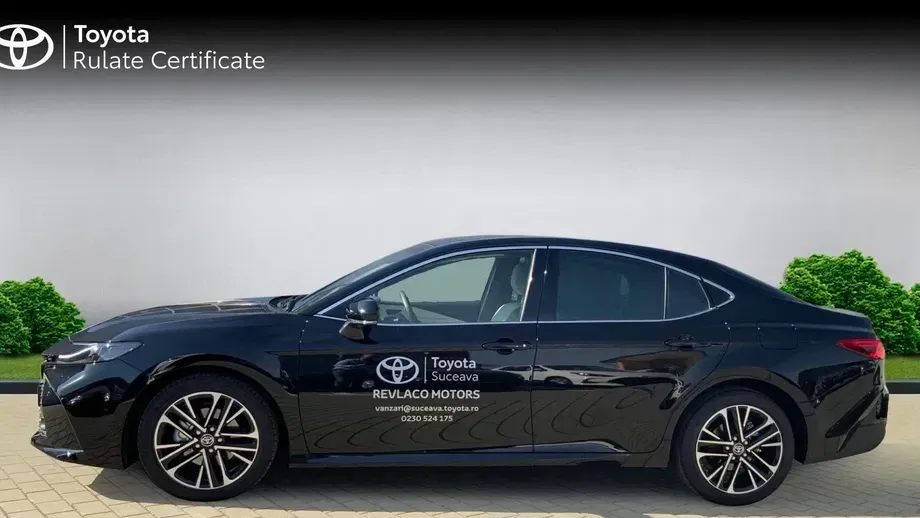 Toyota Camry 2.5 HEV Luxury — imagine 5